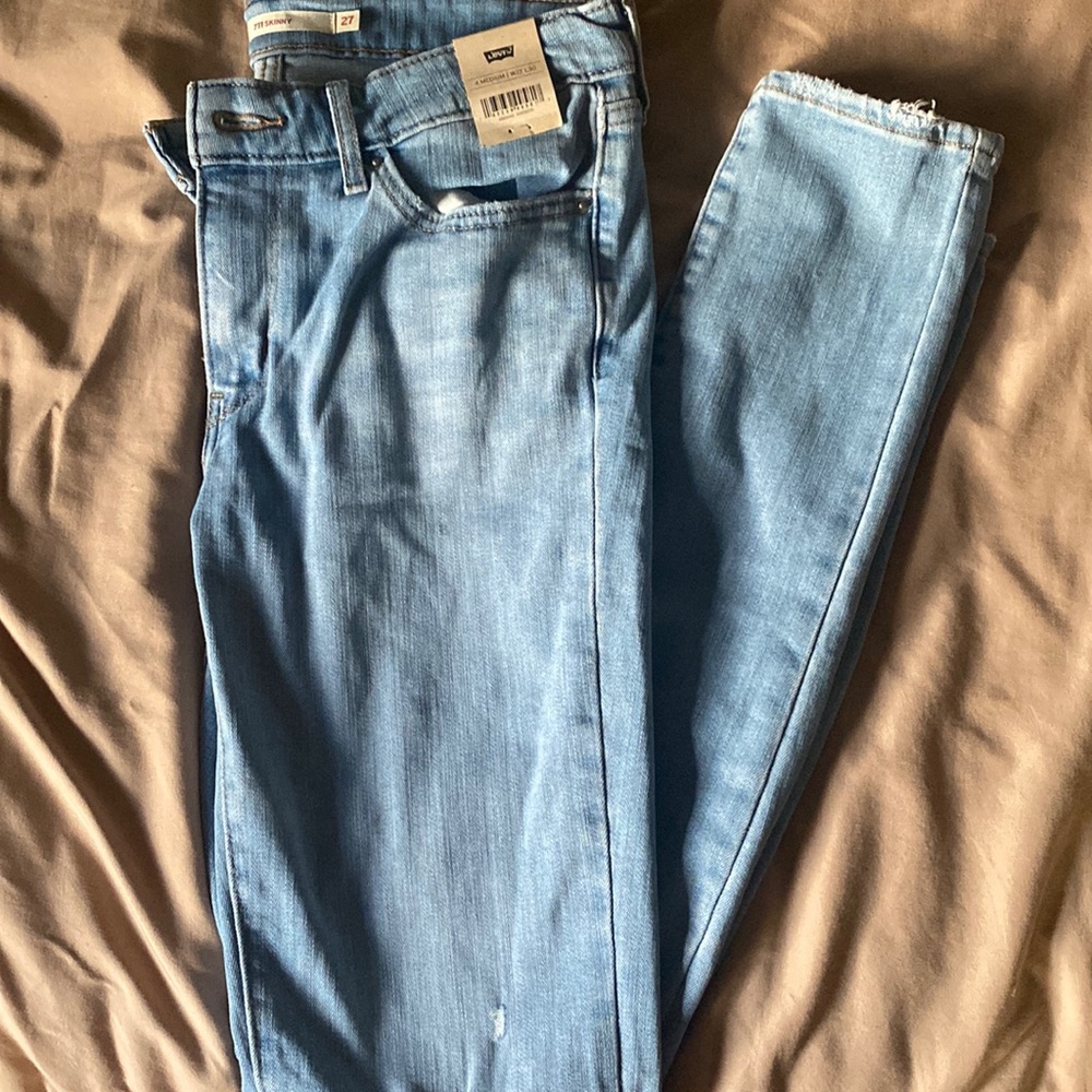 *NWT* Levi’s 711 Skinny Mid-Rise Jeans